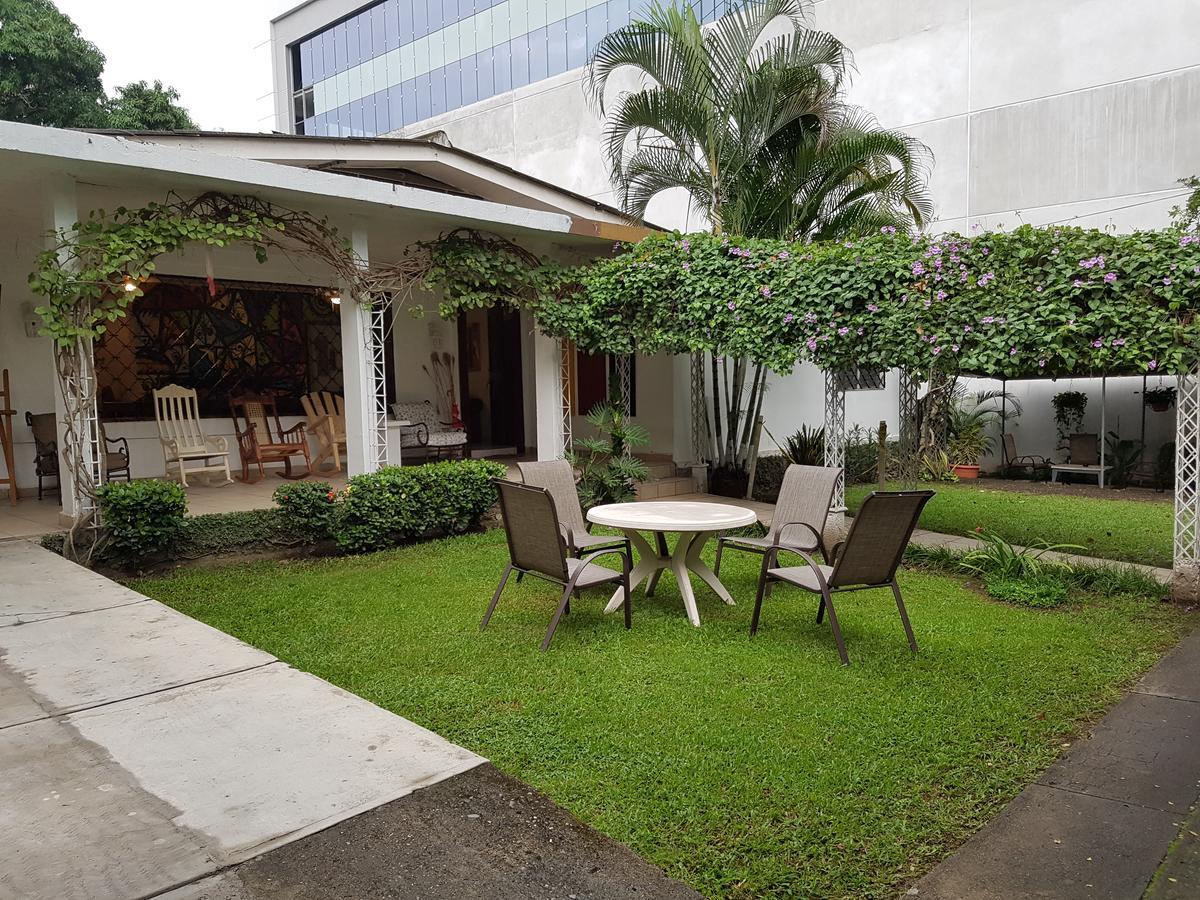 Hostal Aqui Me Quedo San Pedro Sula Ngoại thất bức ảnh