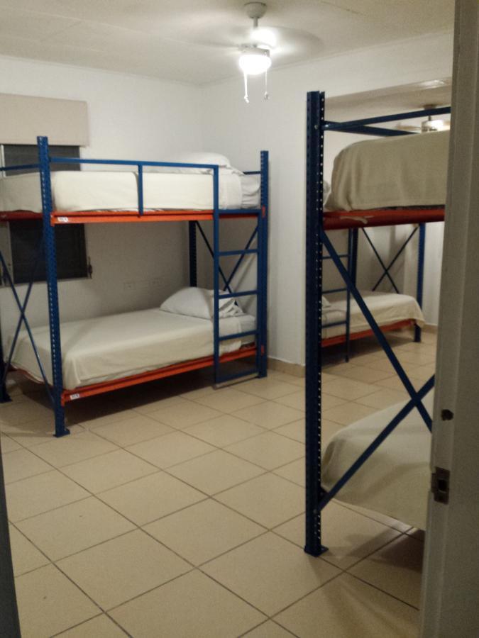 Hostal Aqui Me Quedo San Pedro Sula Ngoại thất bức ảnh